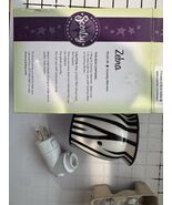 SCENTSY ZEBRA PLUG IN WARMER - $16.73 CAD