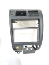 2001 Toyota Tacoma OEM Radio Bezel With AC Vents 55412-04020 - $2,829.75 MXN