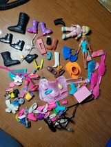 Vtg Barbie Lot of Shoes Polly Pocket accessories Brushes Horse Ski Scuba Hats - £18.26 GBP