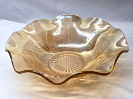 JEANNETTE 11.5&quot; Fruit Bowl IRIS &amp; HERRINGBONE Carnival Marigold Peach Lu... - $448.32 MXN