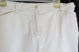 Jones New York Sport Women&#39;s Shorts Light  Khaki Sz 16 Stretch - $9.50