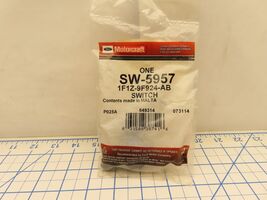 Ford 1F1Z-9F924-AB Cruise Deactivation Switch SW-5957 Factory Sealed - $450.75 MXN