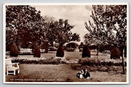 UK Spaniel Dogs In Garden At Lygon Arms Broadway Worcestershire Postcard S27 - £15.94 GBP