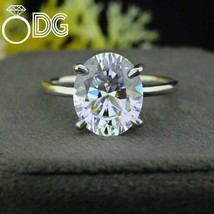 3.00 CTW Oval Cut Moissanite Engagement Ring in S925 Sterling Silver - $4,170.00 MXN