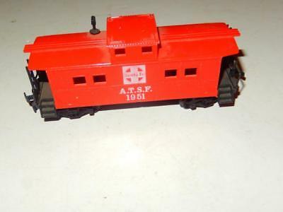 HO- -LIFE-LIKE -  ATSF CABOOSE-  CAB #1951 -  LATCH COUPLERS- GOOD -  W1 - $3.62