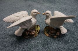 NICE Two &quot;White Doves&quot; Vintage Ceramic Figurines by CROWN ROYAL. Made in Taiwan. - £11.01 GBP