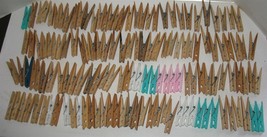 139 Vtg Wooden &amp; Plastic Assorted Clothespins Clothes Pins Laundry Craft... - £14.90 GBP