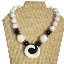 Acrylic Black White Swirl Chunky Beaded Vintage Fashion Necklace 18in - £13.41 GBP