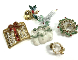 Lot of Vtg Christmas Jewelry Brooch Pin Snowman wreath bell candle Reindeer - £13.94 GBP