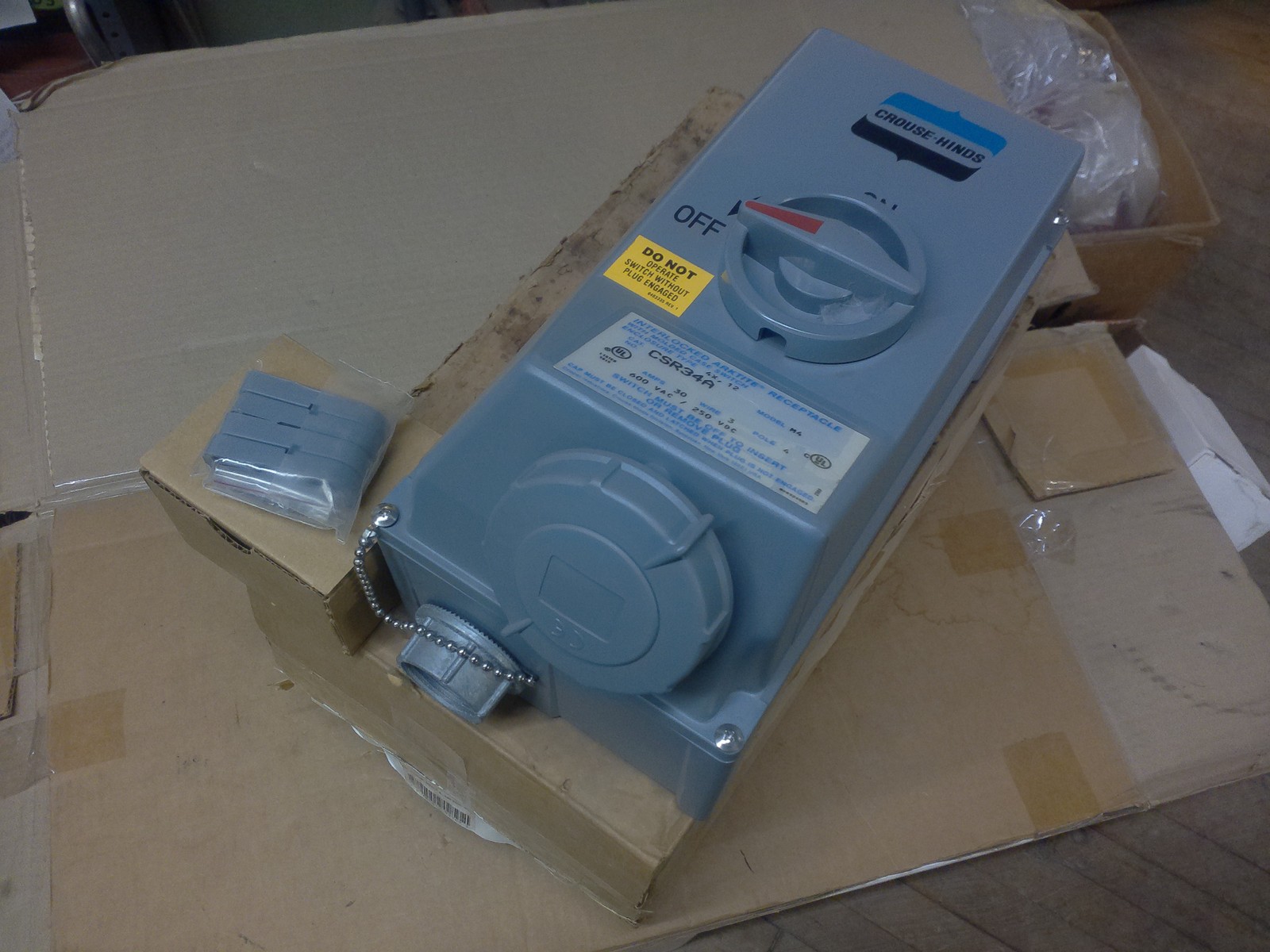 CROUSE HINDS CSR34A ARKTITE RECEPTACLE W/ MOLDED CASE SWITCH / N 4X,12 /... - $188.59