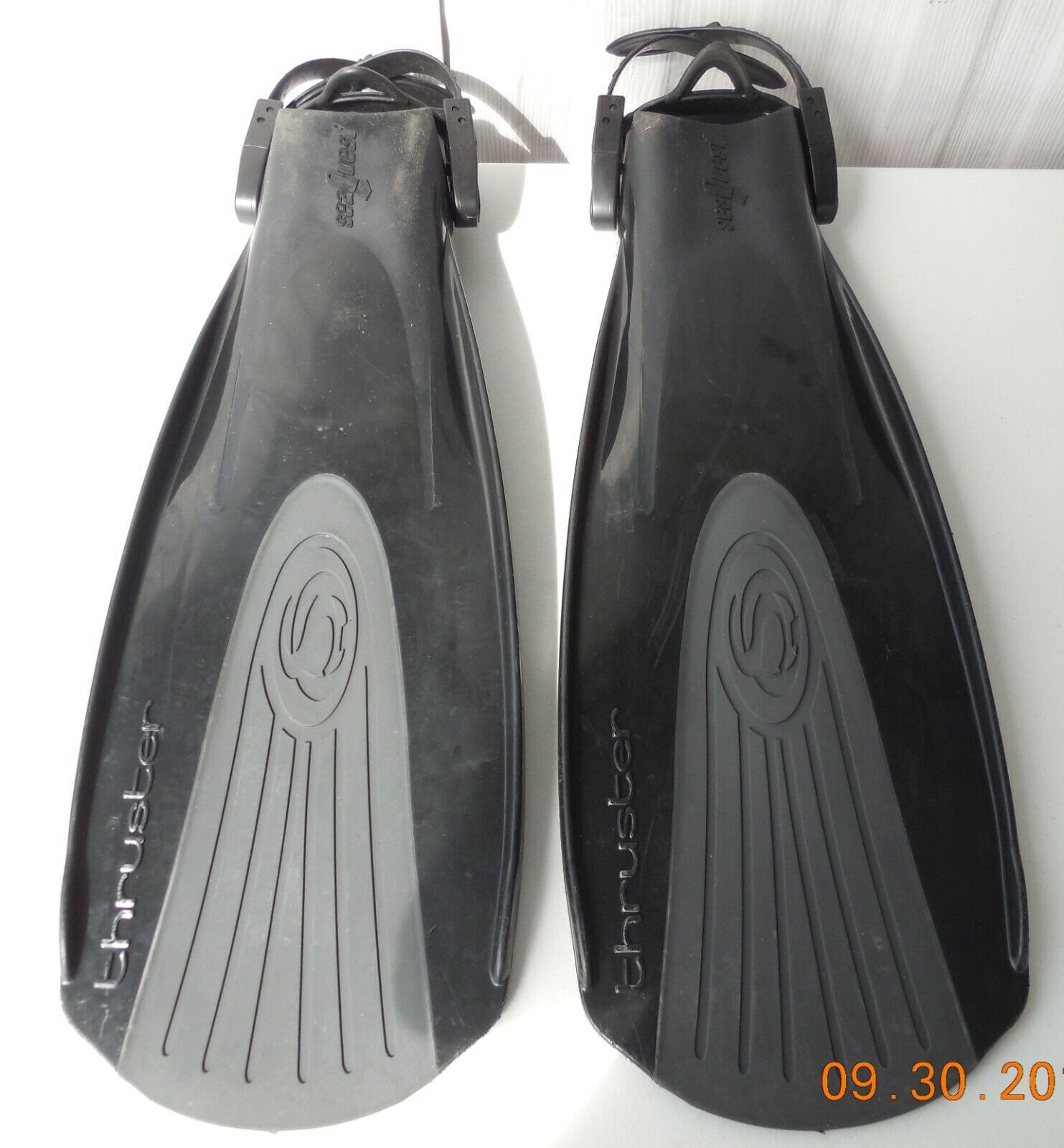 SEA QUEST THRUSTER Black DIVING FINS FLIPPERS SIZE M/ML MADE IN ITALY - $47.62