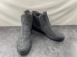 Global Win  Chelsea Boots Women 10 M Shoes Gray Faux Suede Hooped Ankle ... - $19.62