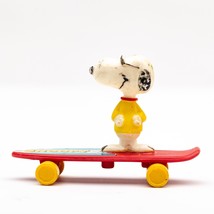 Vintage 1966 Snoopy Joe Cool Riding Skateboard Aviva Peanuts  - £7.44 GBP
