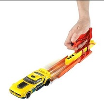Hot Wheels Pocket Launcher with Car for Ages 4+, Race Anywhere - $294.70 MXN