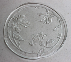 UNIQUE VINTAGE PRESSED GLASS PLATE 12.75” DIAMETER ETCHED PLUMERIA FLOWERS - £9.50 GBP