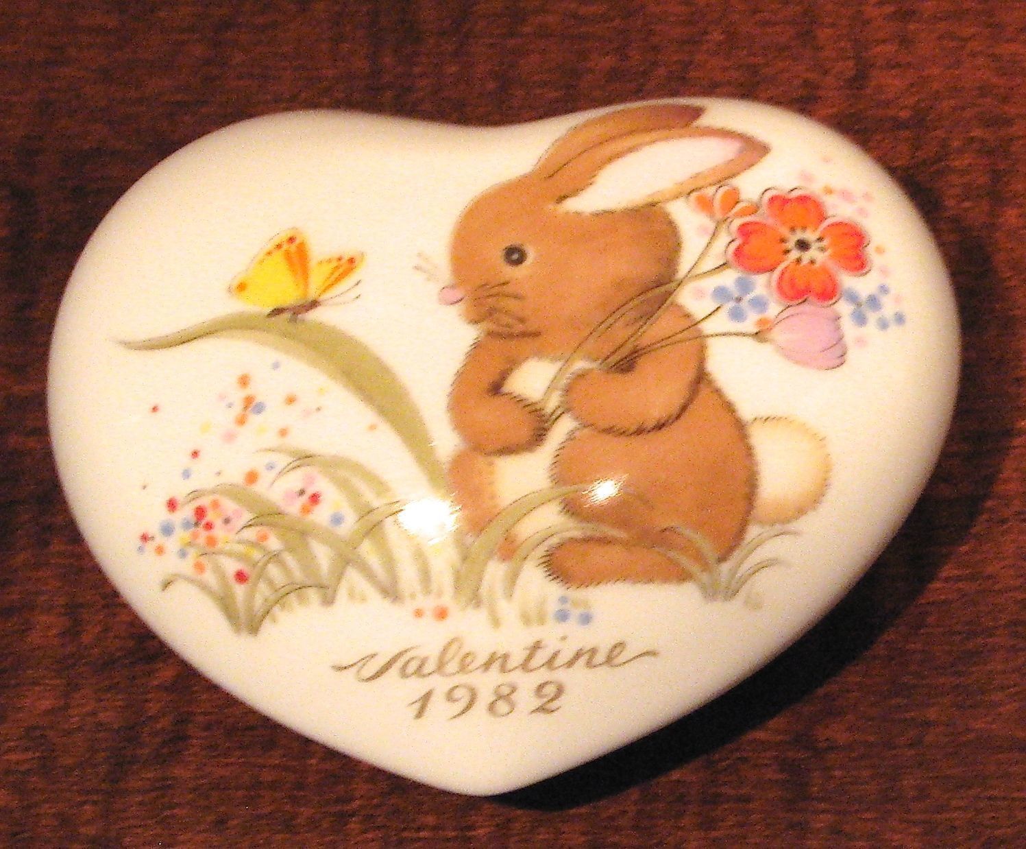 EXCELLENT BOXED USED NORITAKE 1982 BONE CHINA HEART LIMITED EDITION 10TH ISSUE - $12.86