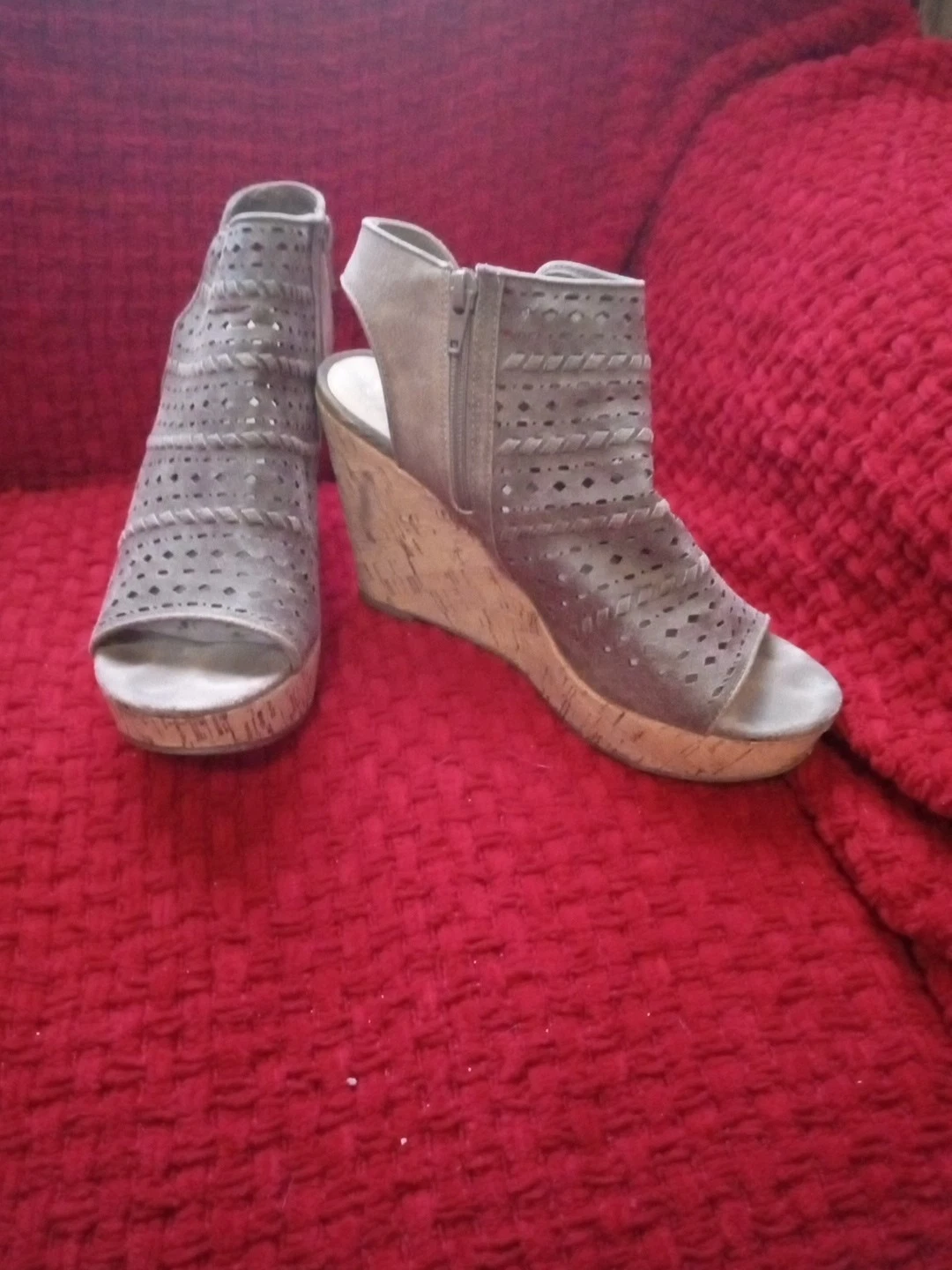 Share Women&#39;s Fergalicious Fergie Platform Wedge Sandals 8.5 - $19.55 CAD
