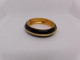 ST JOHN Vintage Black Enamel &amp; Gold Tone Herringbone Design Hinged Bracelet EUVC - £79.71 GBP