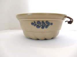 Pfaltzgraff bowl Folk Art jelly cake mold ceramic beige blue hanger vintage - £15.70 GBP