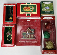 Hallmark Christmas Ornament Lot Of 5 &amp; One Holiday Magnet - Sled, Wreaths Hearts - £6.30 GBP