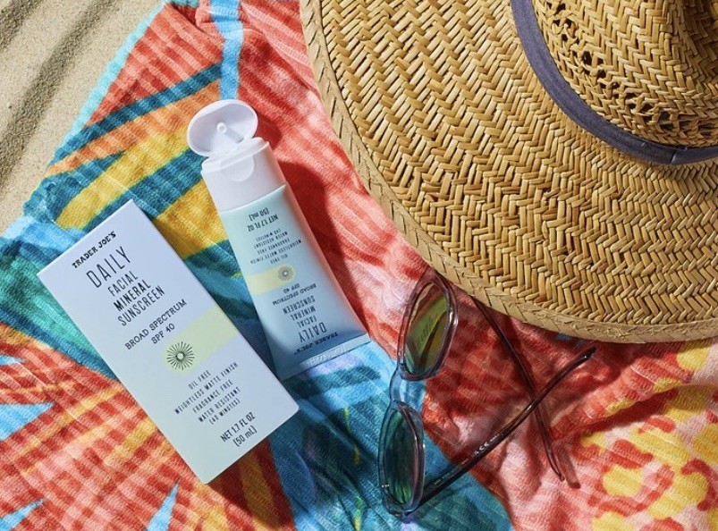Trader Joe&#39;s Daily Facial Mineral Sunscreen SPF 40 Oil Free 1.7 OZ - Exp... - $24.99