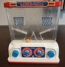 Tomy 1977 Wonderful Waterful Basketball Handheld Game Tested Works - $544.79 MXN