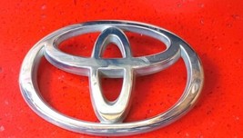 03-08 Toyota Corolla 02-06 Camry Rear Gate Emblem Logo Badge Symbol Used Oem - $10.79