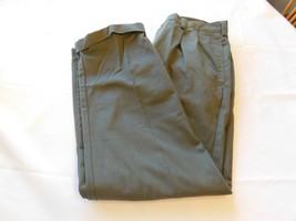 Izod Men&#39;s Long Pants Slacks 32W X 30L Pleated Front Charcoal GUC Pre-owned - $18.01