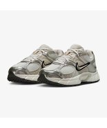 Nike Wmns V5 RNR Summit White/Sail/Black/Light Orewood Brown HQ7901-104  - $118.00