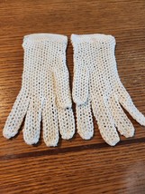 VINTAGE IVORY CROCHETED LADIES GLOVES WITH BUTTONS - $19.00