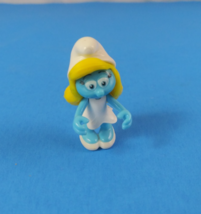 Kinder Surprise Peyo Smurfs The Lost Village Smurfette 1.5&quot; Collectible ... - $4.84