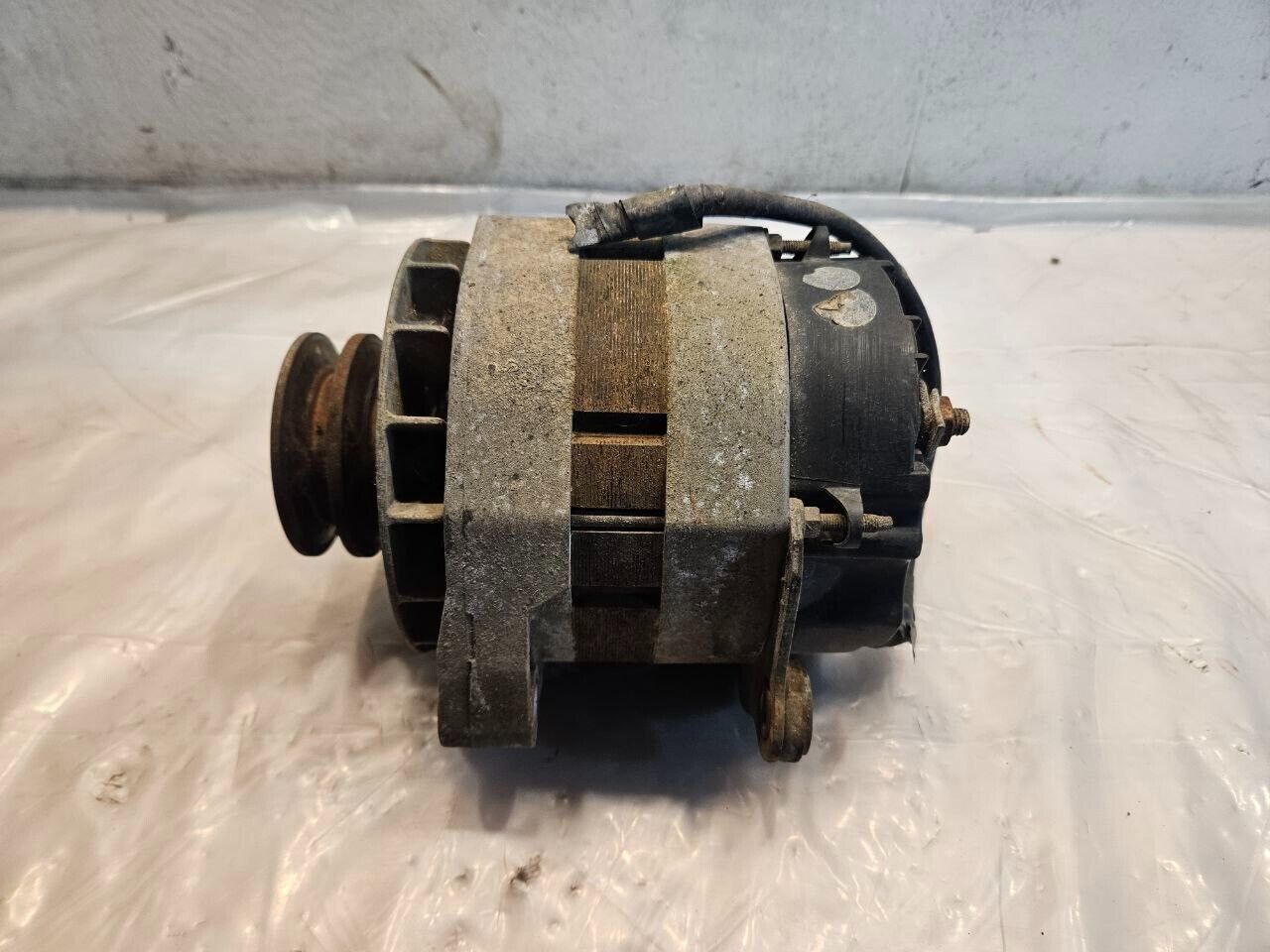 Scania DCS11 Diesel Engine Valeo Alternator 28V 75A Part number 2541329 - $149.25