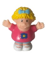 2000 Shelcore Girl Figure Pink Shirt Flower Rare Works with FPLP 2.5 Inches - $6.10 CAD