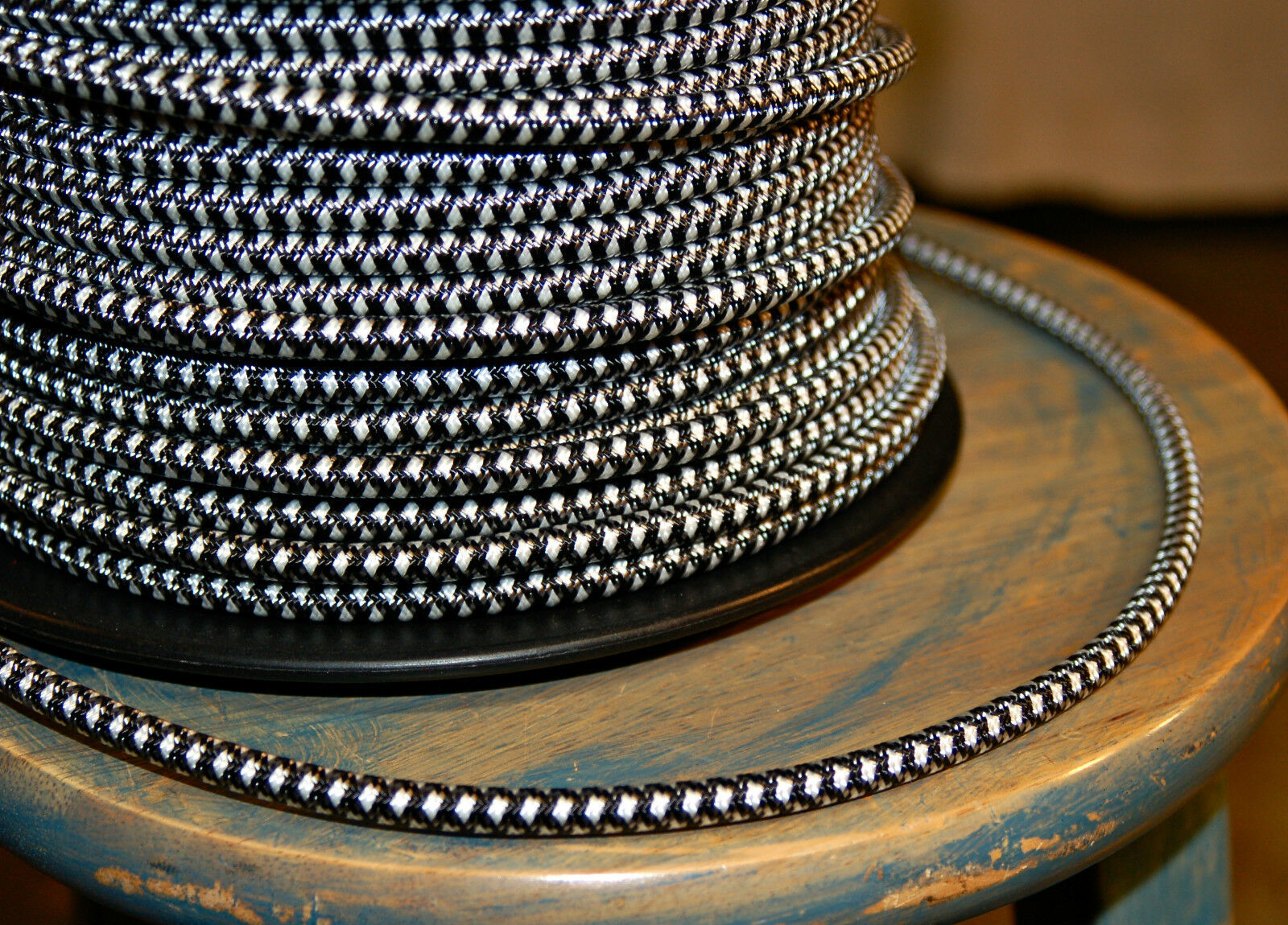 Black &amp; White Houndstooth Cloth Covered 3-Wire Round Cord, Vintage Lamp ... - $1.69