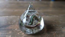 Vintage Peter Paterson Swirl Glass Handmade Kiss Paperweight 2.5&quot; - £76.76 GBP