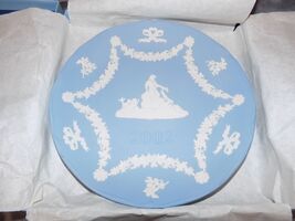Wedgwood Jasper Year Plate 2002 "Venus pulled by Dolphins" Diameter: 7 i... - $89.00