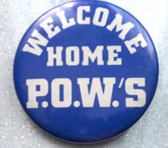 Vintage 1970&#39;s Welcome Home P.O.W.S Pinback Blue White Prisoner OF War Vietnam - £7.87 GBP