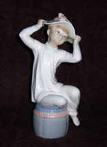 LLADRO GIRL WITH HAT BONNET SITTING ON STOOL #1147 GLOSSY FIGURINE 8.5&quot; ... - €42,28 EUR