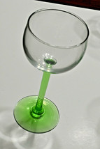 Queen Elizabeth 2 Ocean Cruise Liner 6 Matching Wine Glasses Green Stems... - $131.67