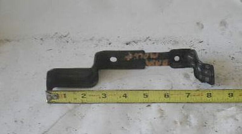 1995 Nissan Pathfinder 4x4 3.0L Dahsboard Mount - $1.88