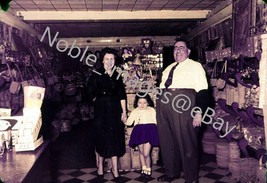 1961 Mr. Cork Souvenir Shop Owner &amp; Family Lisbon Portugal Retail Slide - £3.11 GBP