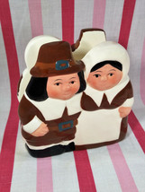 Charming Pilgrim Pair Thanksgiving Ceramic 2 Sided Napkin Holder By Publix 2002 - £9.58 GBP