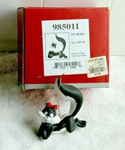  Penelope &quot; My Hero&quot; Goebel Looney Tunes 1999 Ornament Pepe La Pew NEW IN BOX  - £66.14 GBP