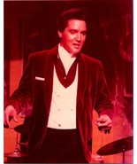 Elvis Presley 8 X10 Elvis Getting Older Performing Violet Purple Velvet ... - €12,76 EUR