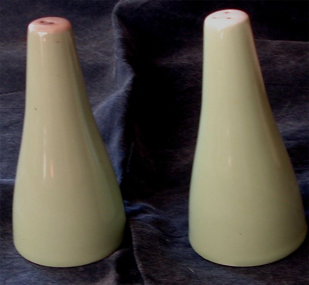 Nice Vintage Ceramic Salt &amp; Pepper Set, GOOD COND - $3.95