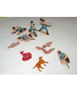 FOOTBALL PLAYERS-  ASSORTED - 1 1/2&quot; - 2&quot; TALL - GOOD. - H-20 - $125.89 MXN