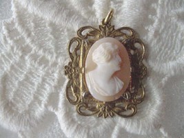 (C-1462) wavy haired classic WOMAN CAMEO carved sea shell PINK flower PENDANT - £44.58 GBP