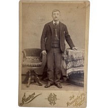 Antique Cabinet Card Photograph Of Man In Suit Fosters 24 Hanover St. Bo... - €7,52 EUR
