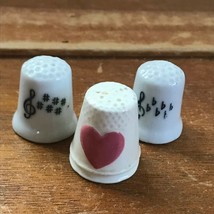 Lot of 3 Small White Porcelain w Black Music Notes &amp; Ceramic w Pink Heart Thimbl - £9.72 GBP