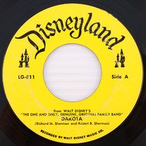 Dakota / The Happiest Girl Alive - Disney Family band 45 rpm Disneyland LG-811 - £7.96 GBP